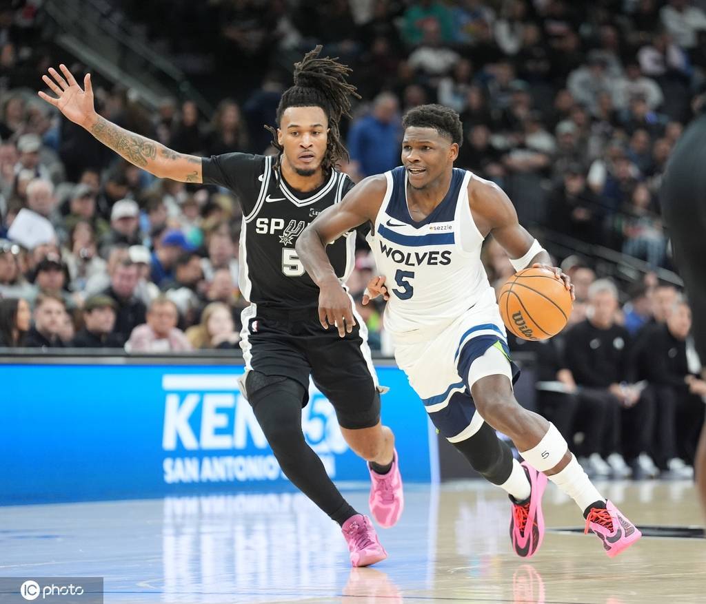 生涯新高竟成空砍!爱德华兹55分仍难奈马刺 末节26分